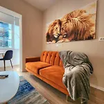 Toptani Deluxe Flat W 24h Check In Apartment *