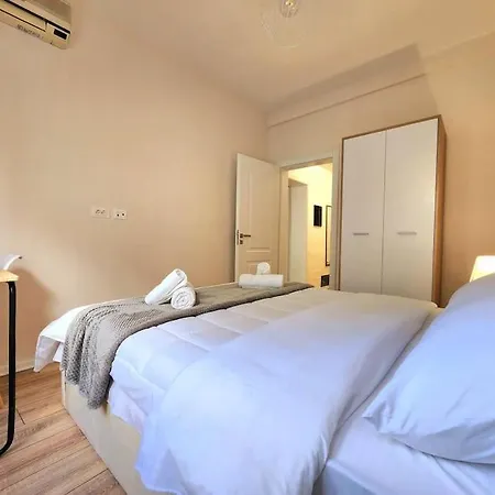 Lägenhet Toptani Deluxe Flat W 24h Check In