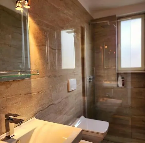 Toptani Deluxe Flat W 24h Check In Lägenhet