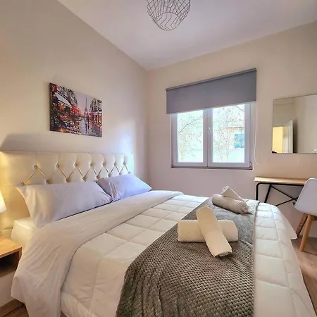 Toptani Deluxe Flat W 24h Check In Apartmán